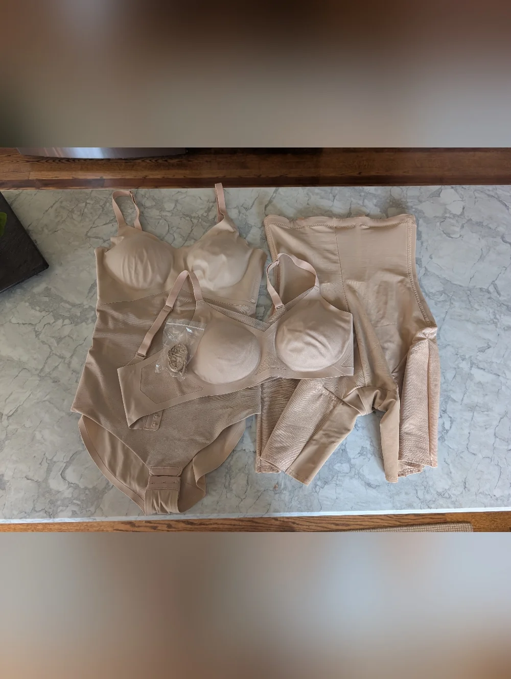 Honeylove Nude Starter Pack — CrossOver Bra, SuperPower Short & Cami Bodysuit - Picture 3 of 12